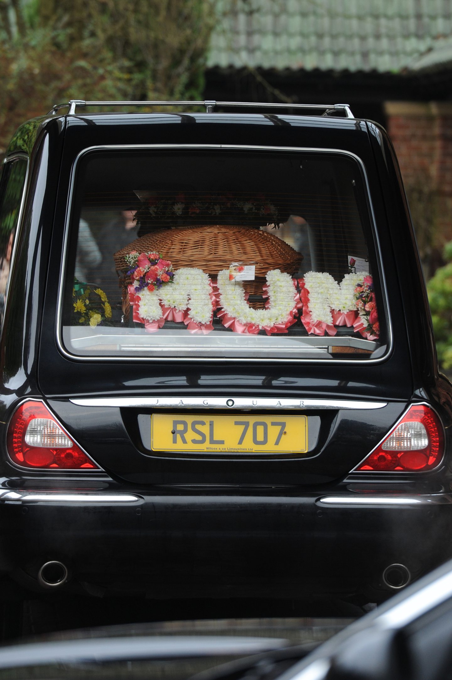 The hearse arriving for the funeral of Lucille McLauchlan. A floral arrangement inside spells out Mum. Image: Kim Cessford/DC Thomson.