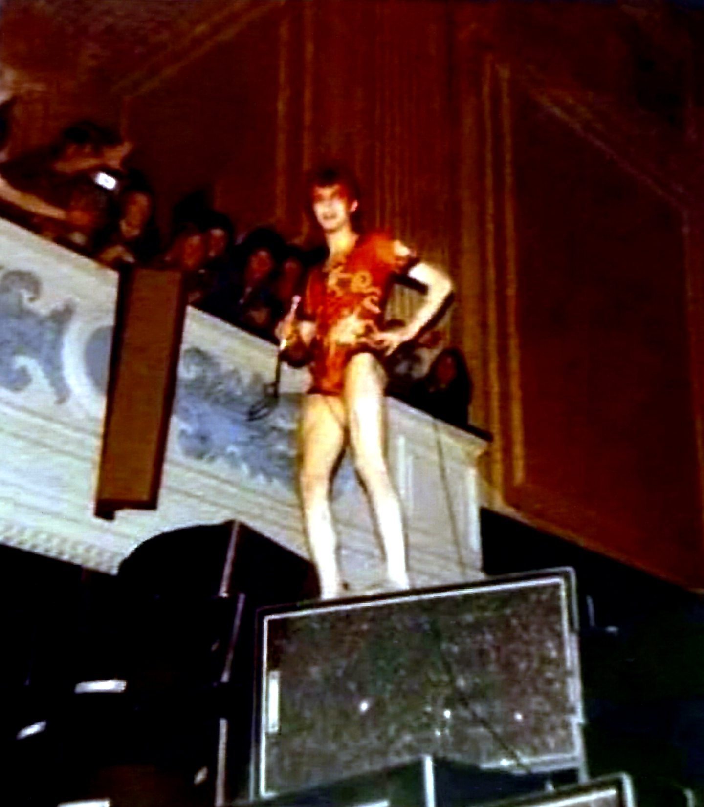 David Bowie performing at the Caird Hall in Dundee in 1973. Image: Retro Dundee.