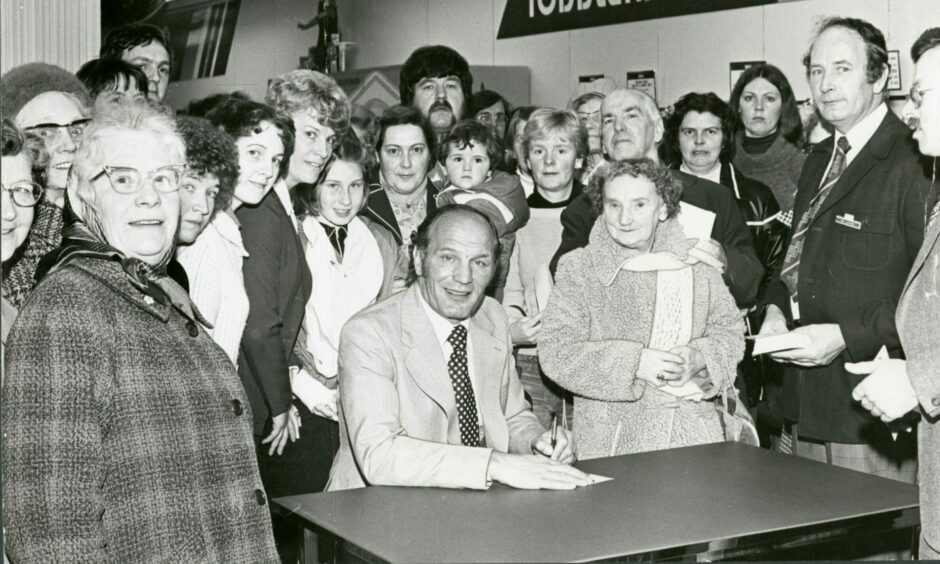 Henry Cooper signing autographs at Dundee BHS.
