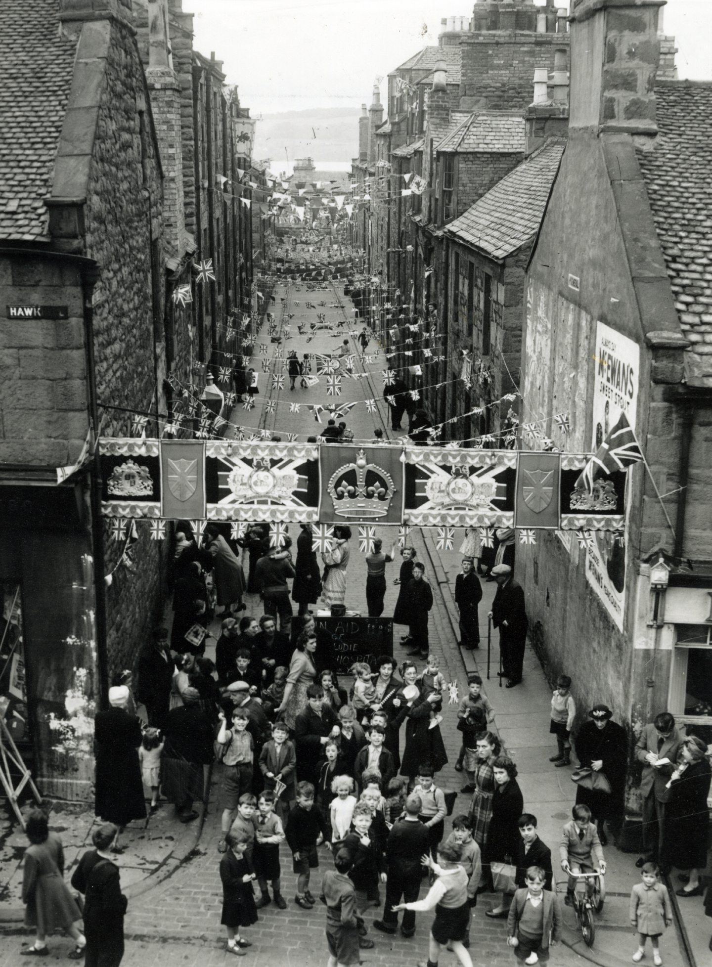 Bernard Street in Dundee held a street party to welcome the coronation in 1953. Image: DC Thomson.