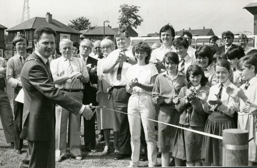 Lord Provost Thomas Mitchell officially opens the Finlathen play area in 1986. Image: DC Thomson.