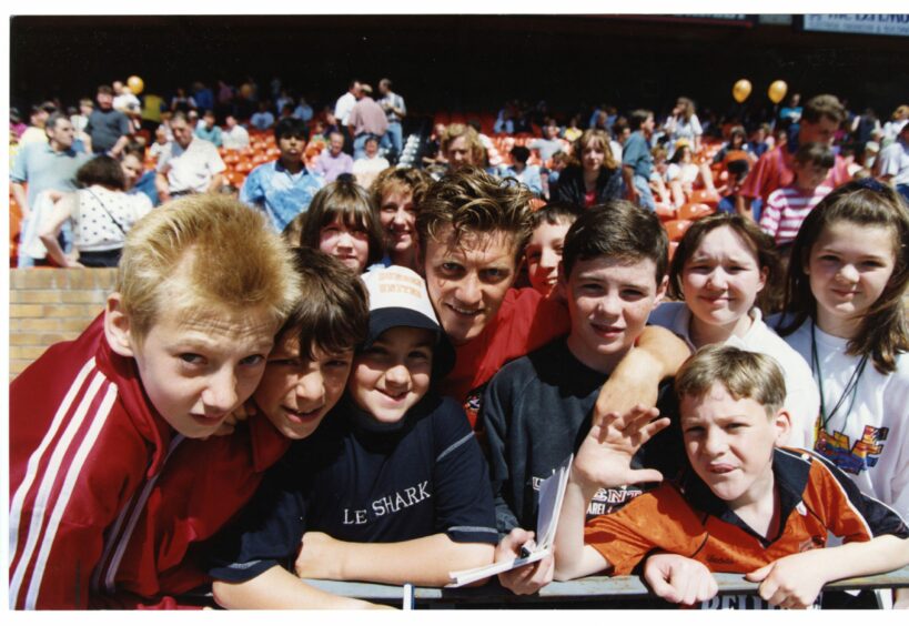 Scott Crabbe gets the chance to meet some of his young fans in July 1993. Image: DC Thomson.