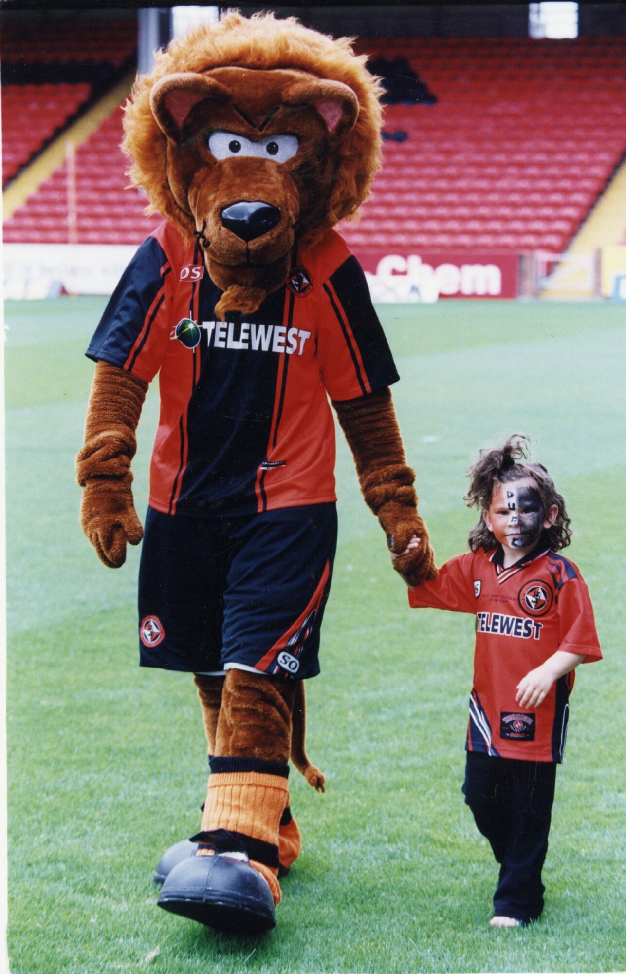 A young supporter gets to meet the Dundee United team mascot at the event in 1999. Image: DC Thomson.