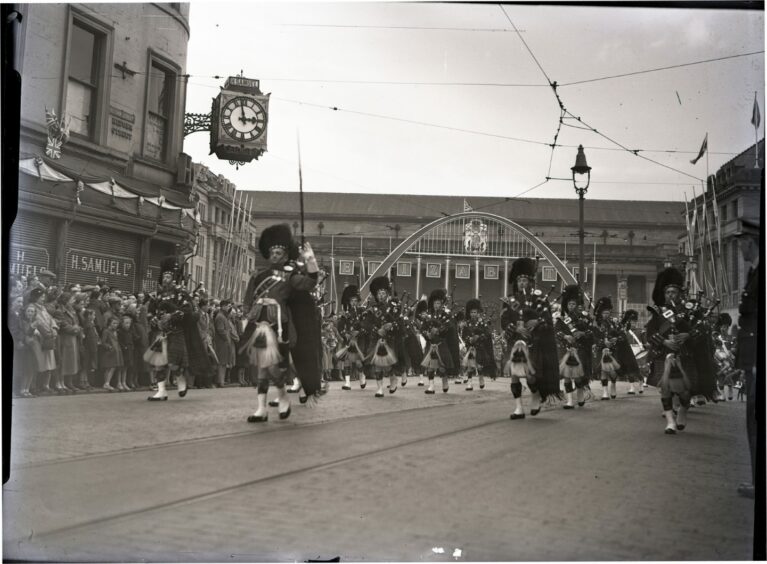 The Black Watch were cheered during the march past in Dundee on June 2 1953. Image: DC Thomson.