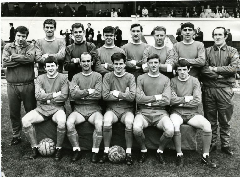 Porterfield lines up alongside his Raith Rovers team-mates in 1967. Image: DC Thomson.