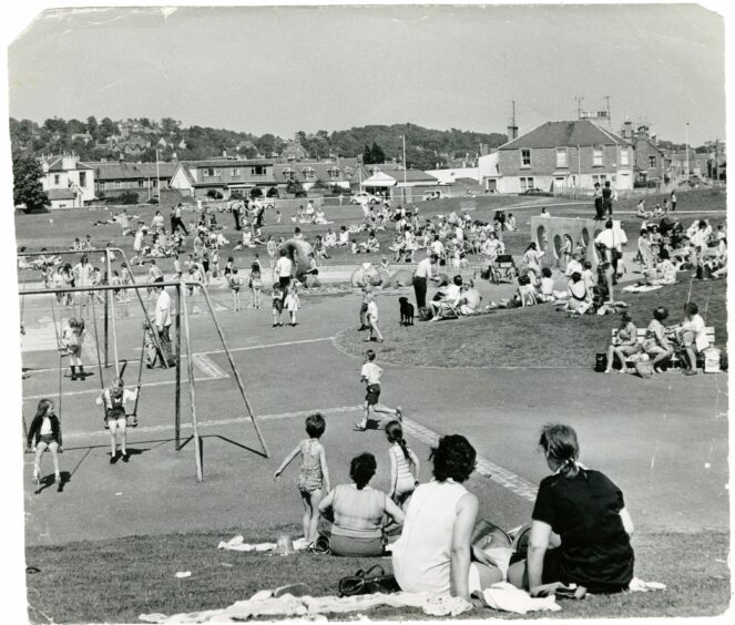 Photograph showing a general view of the paddling pool area. Image: DC Thomson.