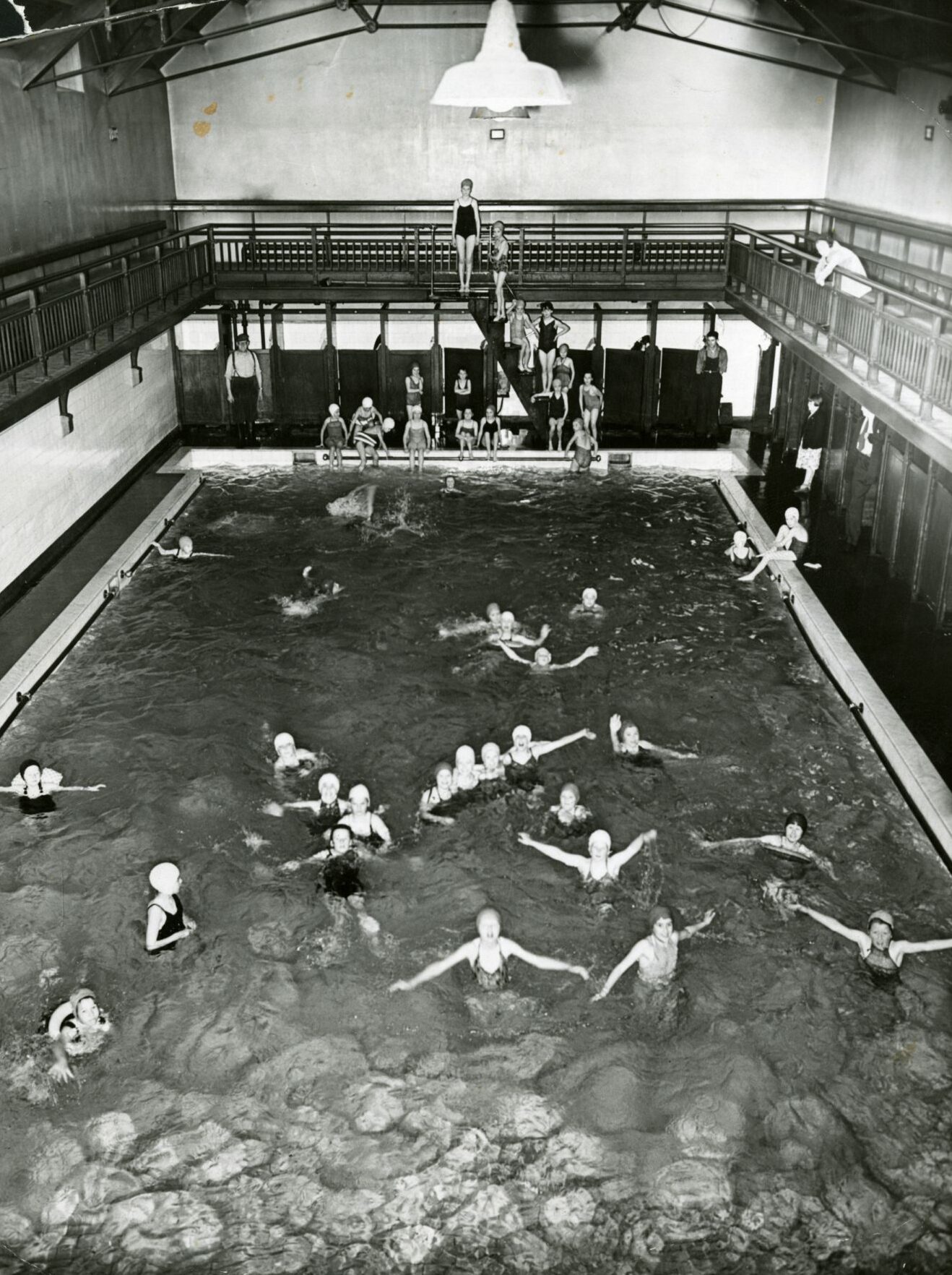 Lochee Swimming Baths in August 1956.