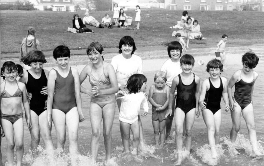 Children splashing at Castle Green in 1983. Image: DC Thomson.