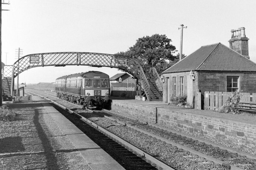 One of the two-car 1959 Metro-Cammell Diesel multiple units enters Easthaven Station. Image: Transport Treasury.