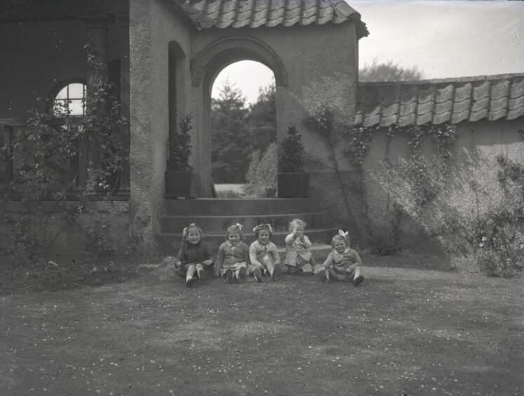 Can you identify any of the children in this Craigtoun Country Park photo? 