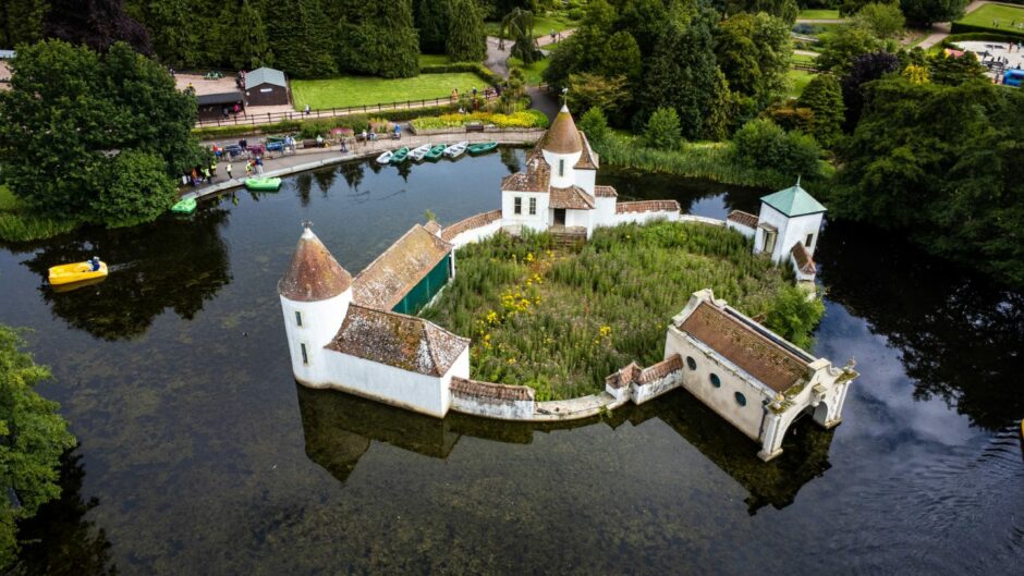 Do you remember visiting Dutch Village at Craigtoun Country Park?