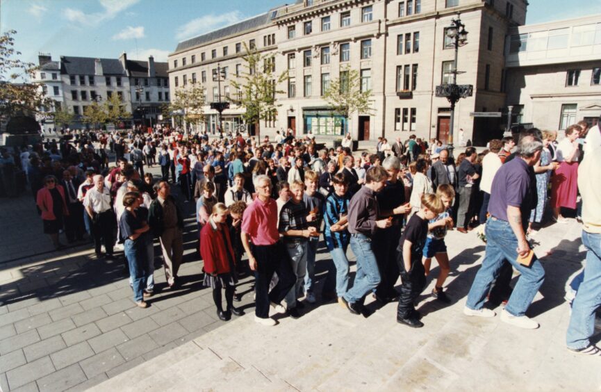 Crowds gathering outside the Caird Hall steps before the ceremony in August 1993. Image: DC Thomson.