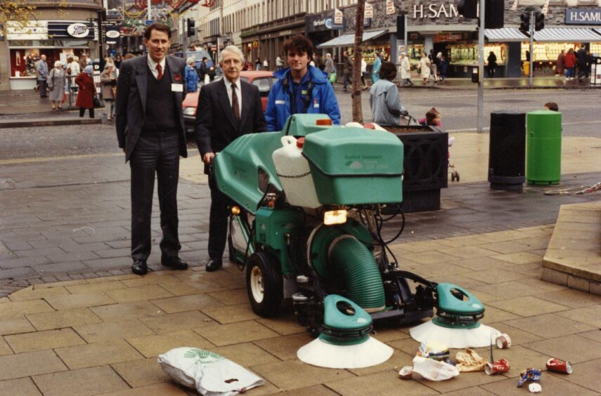 A new street sweeper machine for Dundee. Image: DC Thomson.