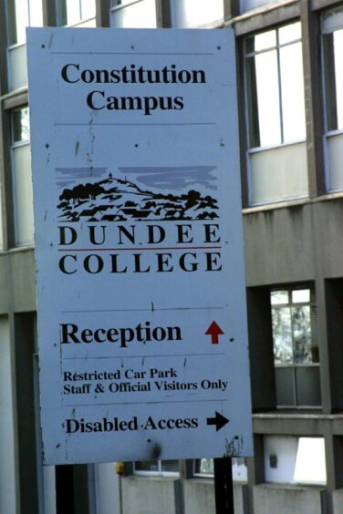 Dundee College sign.