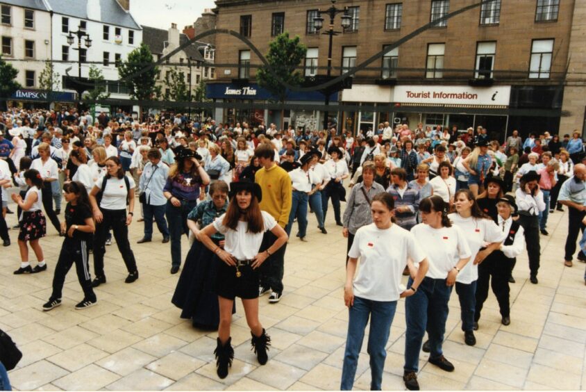 Were you among the record-breakers at the City Square in June 1997? Image: DC Thomson.