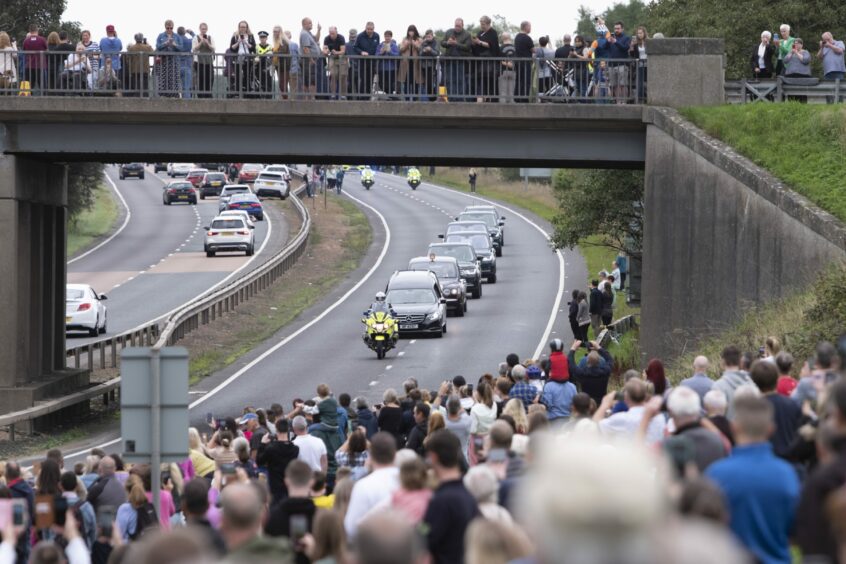 The cortege passing the Carse of Gowrie to huge crowds. Image: Phil Hannah.