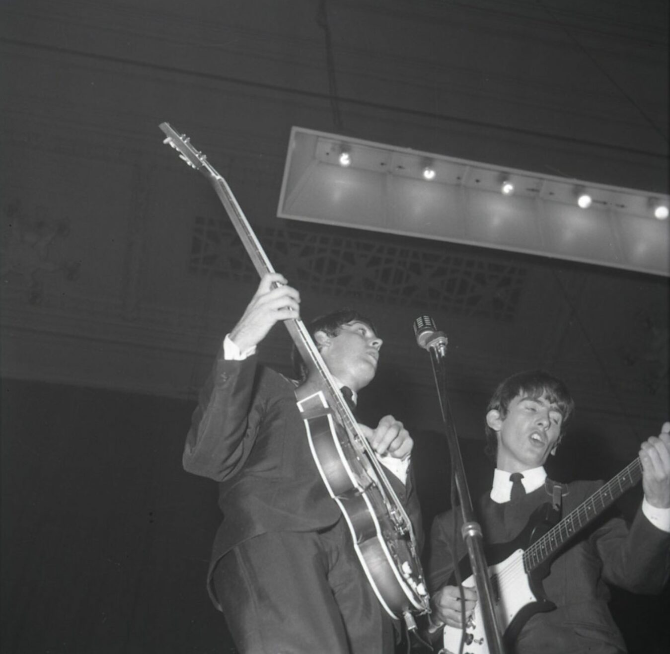 Paul McCartney and George Harrison on stage at the Caird Hall. Image: DC Thomson.