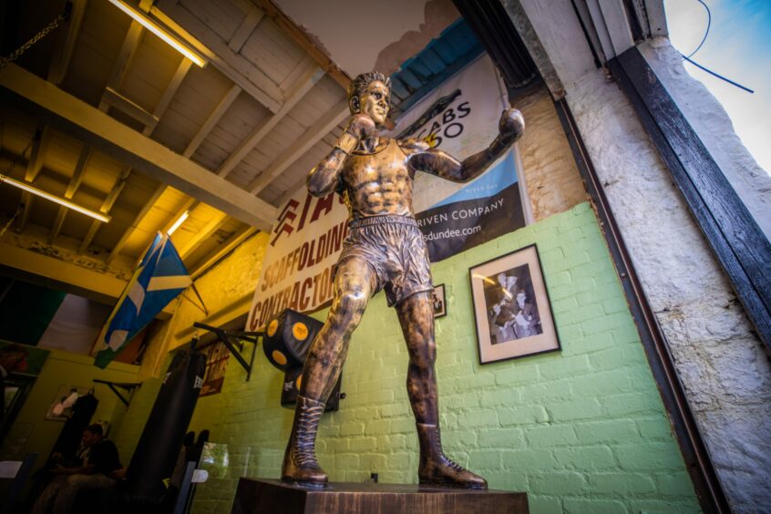 The statue is taking pride of place at the club's base in Sugarhouse Wynd. Image: Steve MacDougall/DC Thomson.