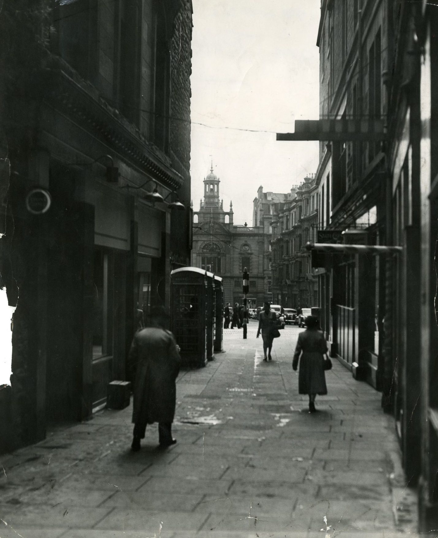 Looking down Whitehall Street from Thorter Row in 1953. Image: DC Thomson.