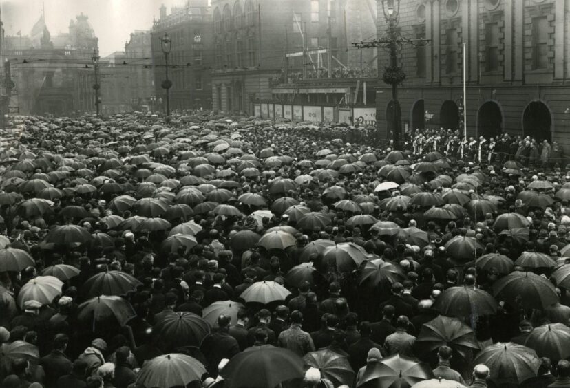 crowds at an Armistice service in Dundee city centre in 1929. Image: DC Thomson.