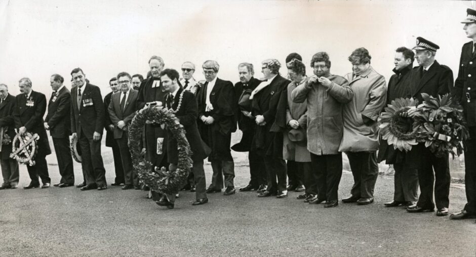 A wreath-laying ceremony on Dundee's Law in 1984. Image: DC Thomson.