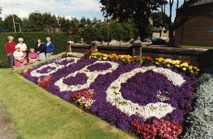 A Broughty Ferry bowling club floral display in 1993. Image: DC Thomson.