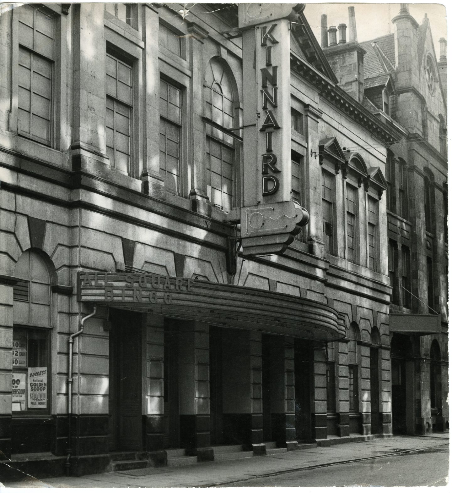 1963 年，银行街金纳德电影院的外观。摄影：DC Thompson。
