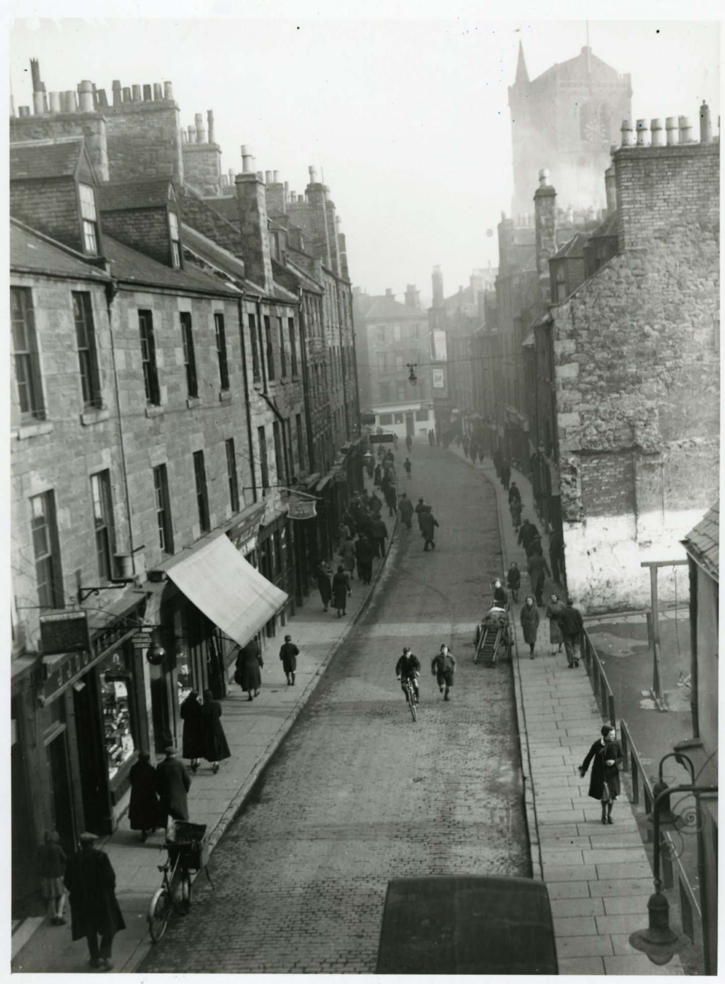 Overgate, looking towards Lindsay Street, in 1938. Image: DC Thomson.