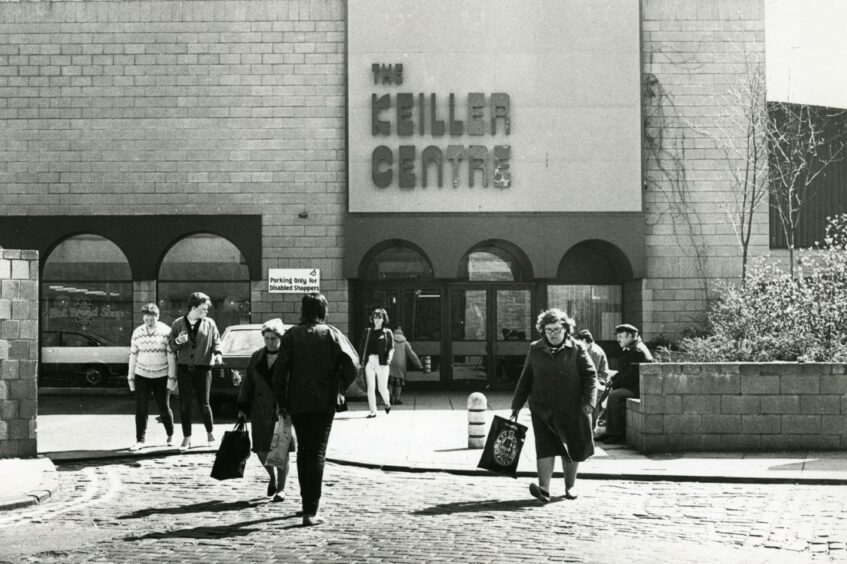 Shoppers at the Keiller Centre in 1985. Image: DC Thomson.