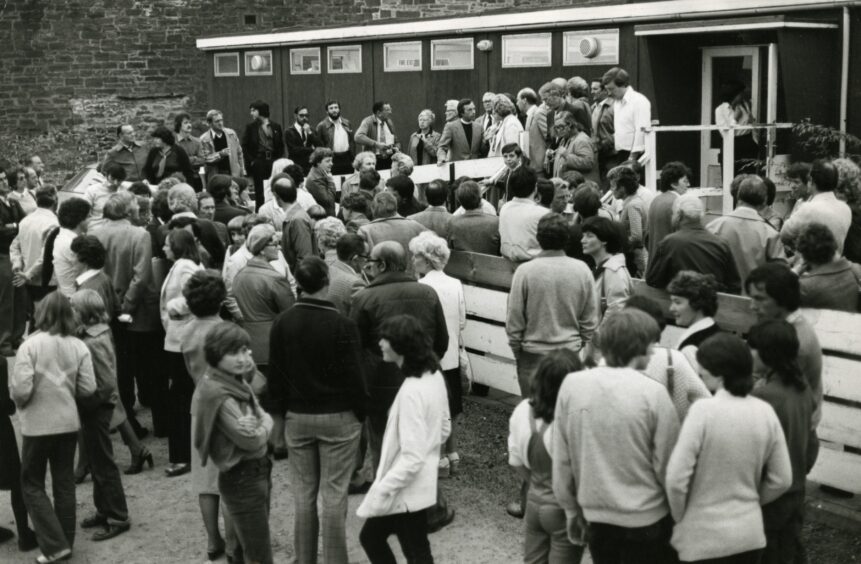People gather at Monifieth Library as the doors were closed on September 4 1981. Image: DC Thomson.