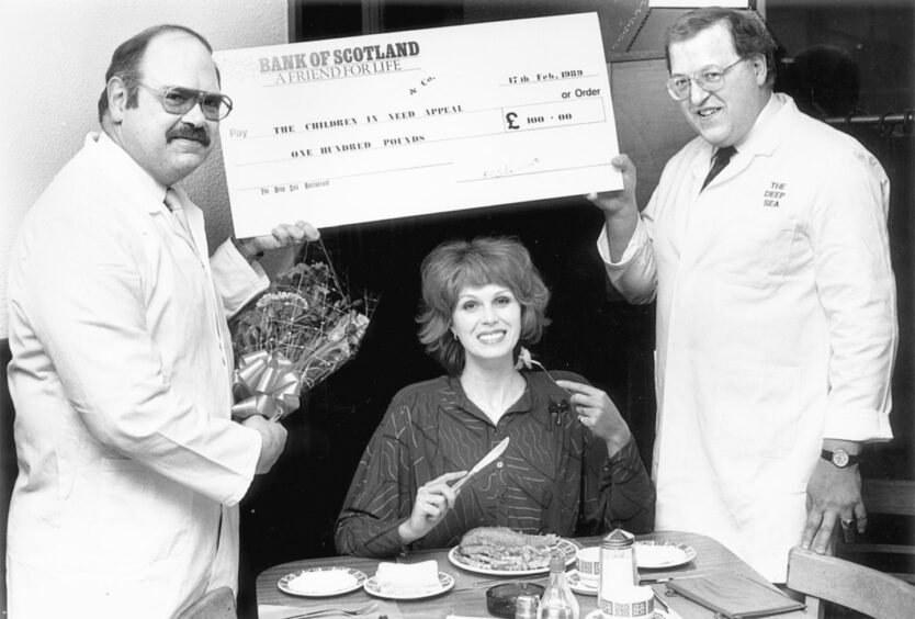 Joanna Lumley alongside Lawrence and Raymond during her 1989 visit to The Deep Sea. Image: DC Thomson.