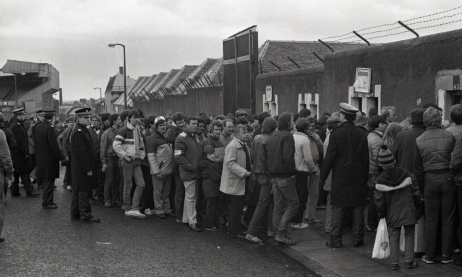 There were huge queues with the terracing pay at the gate. Image: DC Thomson.