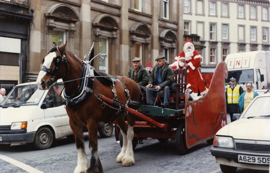 Santa's sleigh being pulled by a horse in Dundee