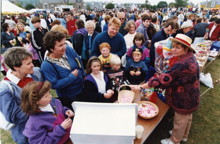 Moira Horn at the tombola stall at Broughty Ferry Gala Fete. Image: DC Thomson.