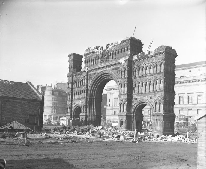 Start of demolition work on the Royal Arch in February 1964. Image: DC Thomson.