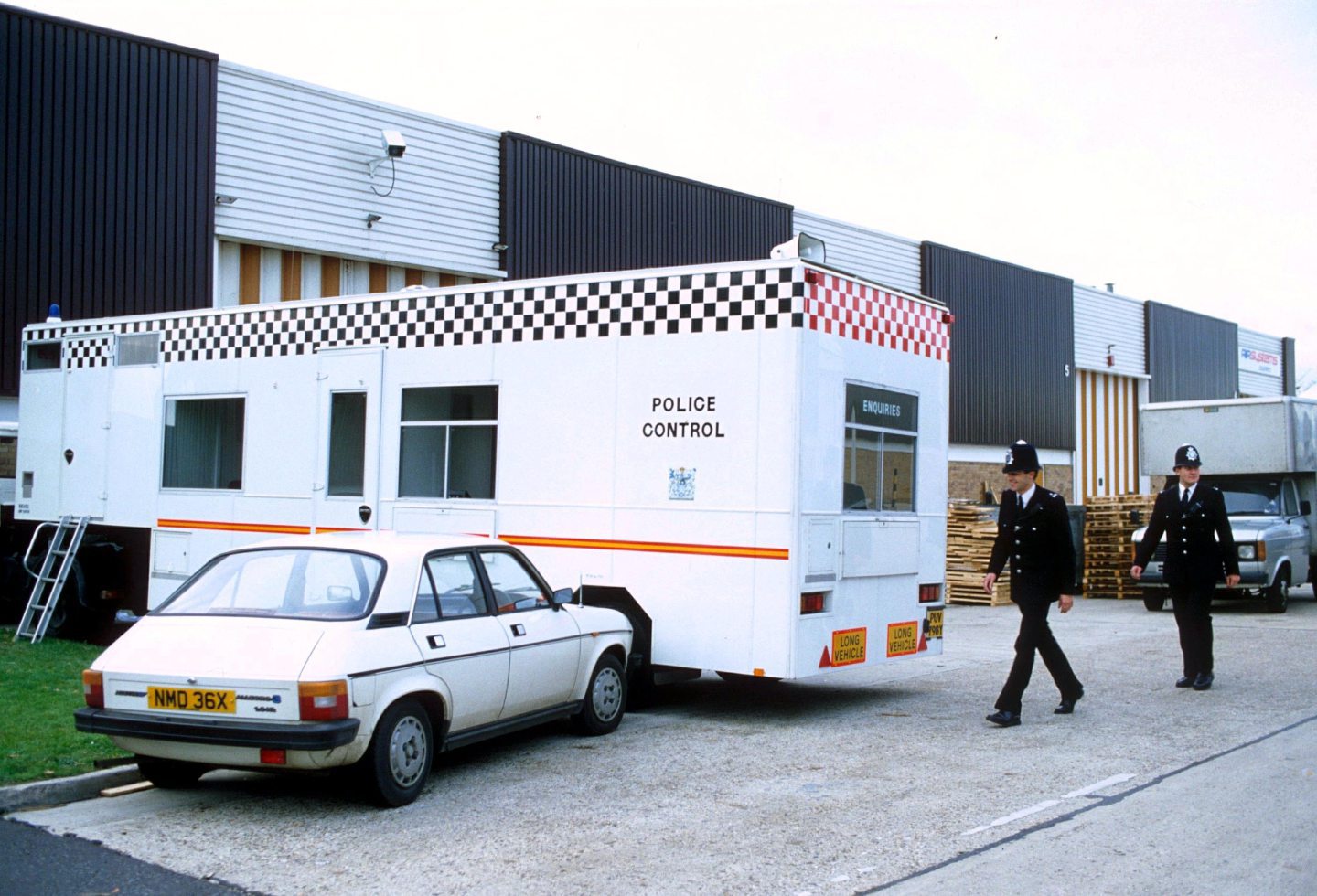 Police outside the Brink's-Mat warehouse following the robbery in November 1983. Image: Shutterstock.
