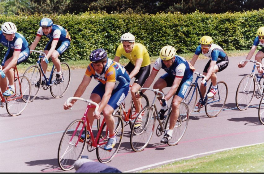 Graeme Obree in yellow at Caird Park, Dundee, in 1994. 