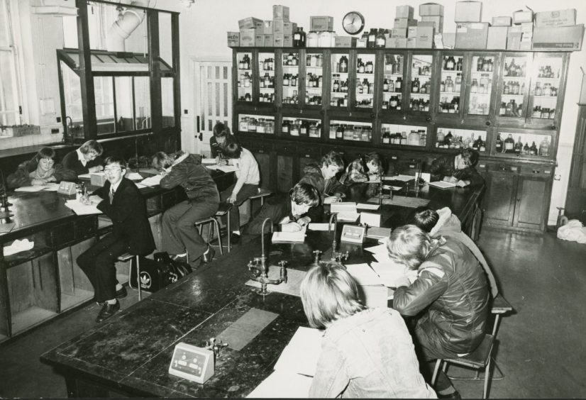 Students at work in the chemistry class in 1979. Image: DC Thomson.