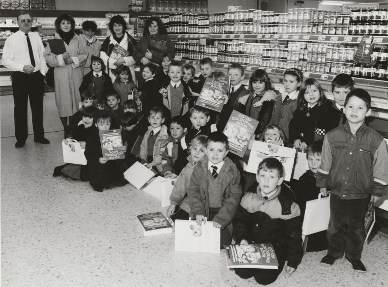 P1 class from Hayshead Primary School visited the Abbeygate Superstore with teacher Mrs Sheila Love in March 1991.