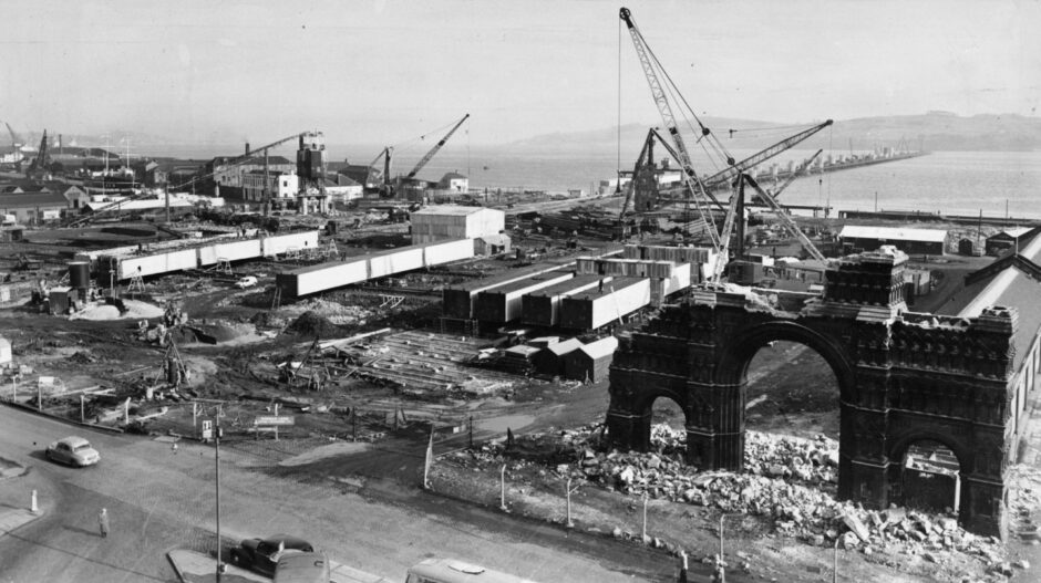 The Royal Arch under demolition. 