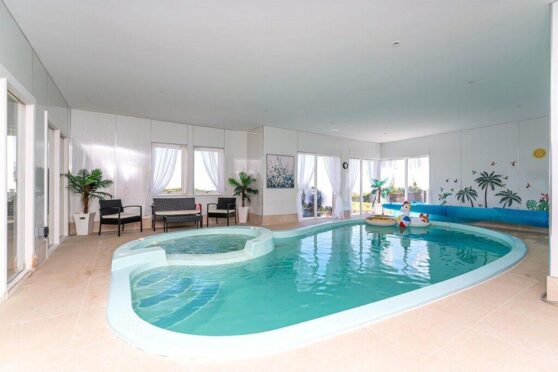 Hillview House swimming pool.