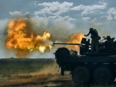 Ukrainian soldiers firing a cannon (LibKos/AP)