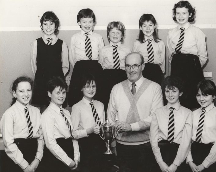 Carlogie dancers with the trophy in 1987.