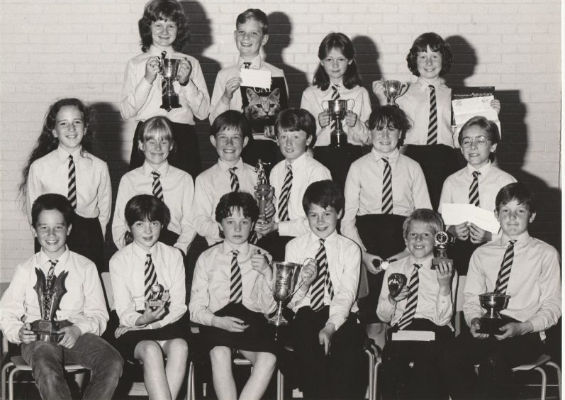 1987 prize-winners from Carlogie Primary School