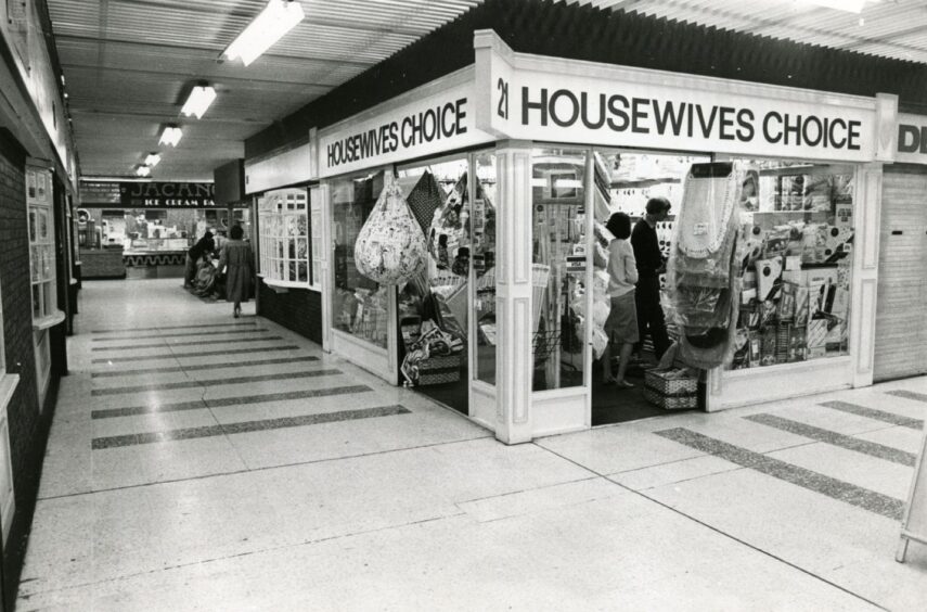 The exterior of Housewives Choice in the Keiller Centre in 1984.