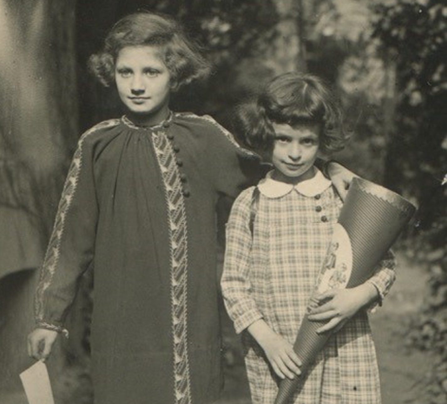 Karola, left, and Lotte in pre-war Germany.