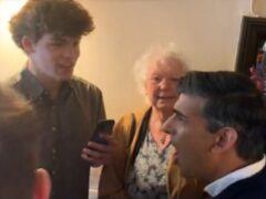 Henry, 16, confronted the Prime Minister at a pub (henryhassell/TikTok)