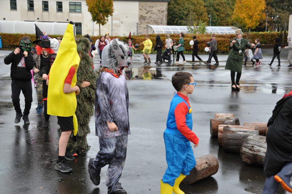 After a day packed full of fun activities Lamlash Primary pupils enjoy a Hallowe’en parade accompanied by lively music.