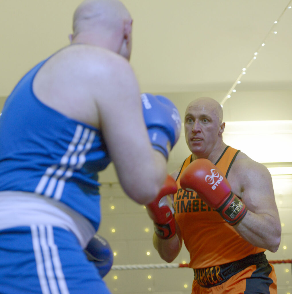 John Hutton came close to winning his debut bout against William Barlow of Auchengeich Boxing Club, Stepps. Photograph: Iain Ferguson, alba.photosNO F46 Boxing show 08