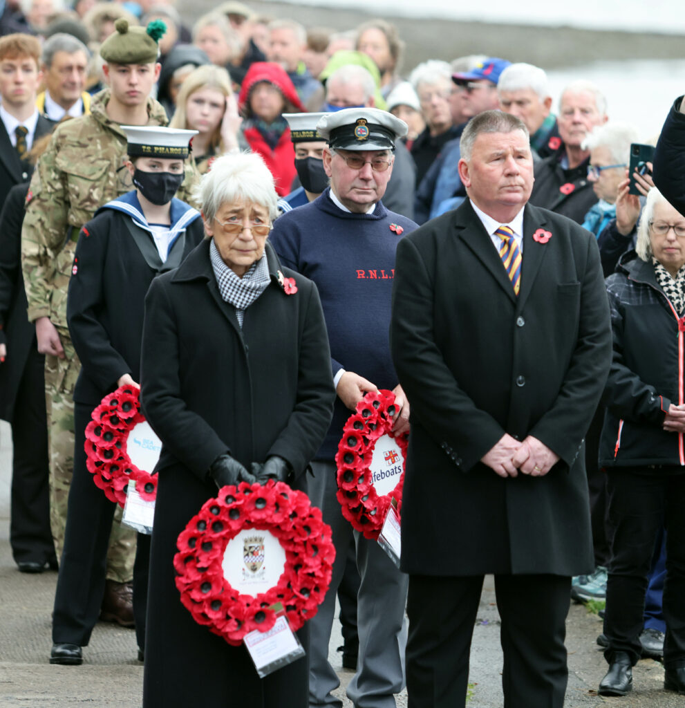 Councillors Elaine Robertson and Roddie McCuish laid a wreath on behalf of Argyll and Bute Council